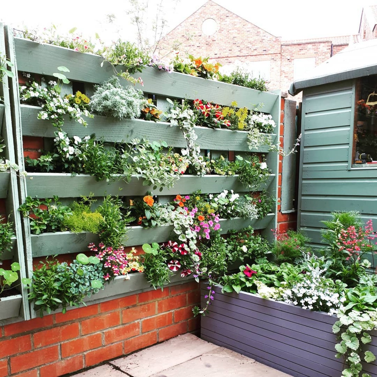 vertical urban flower gardens 5